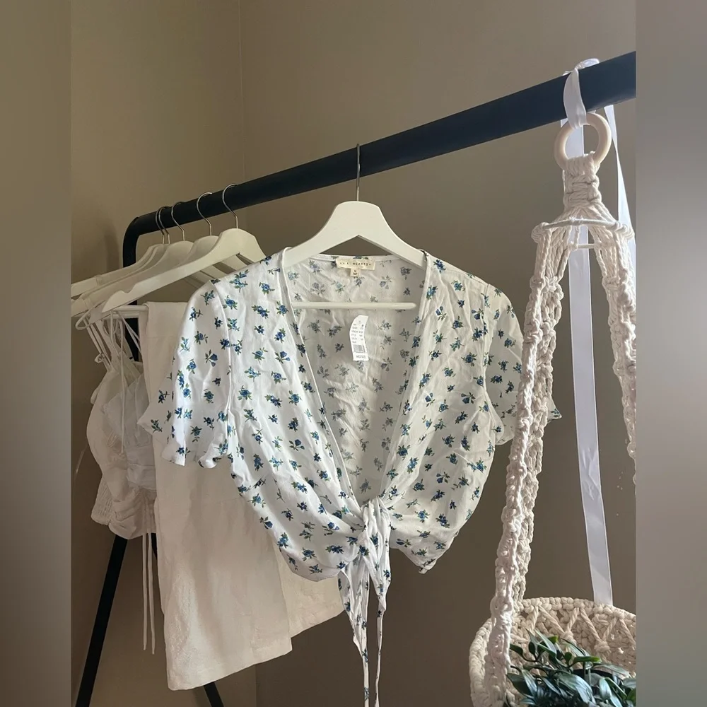 L.A heart’s floral wrap shirt - Picture 2 of 2